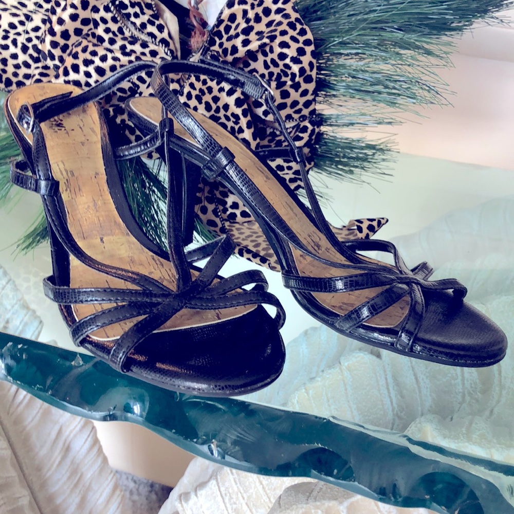 SZ 7.5 NWOT BLACK STRAPPY HEELS